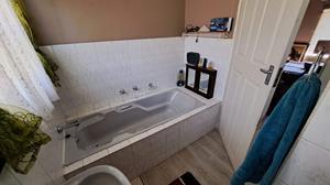3 Bedroom Property for Sale in Langenhovenpark Free State